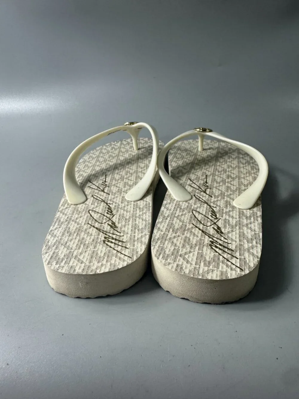 MICHAEL Michael Kors VANILLA WHITE FLIP FLOP MK LOGO SANDALS - Size 8